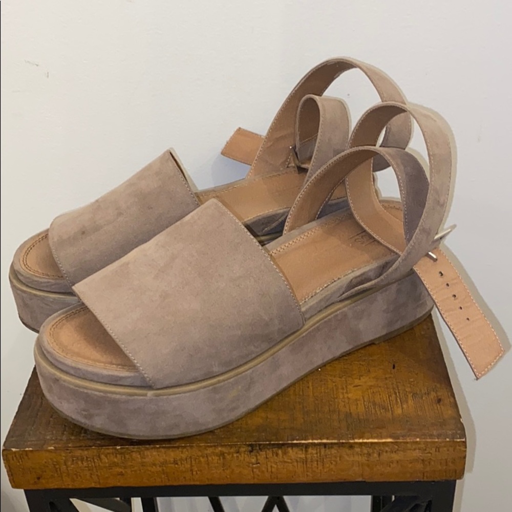 Platform sandals